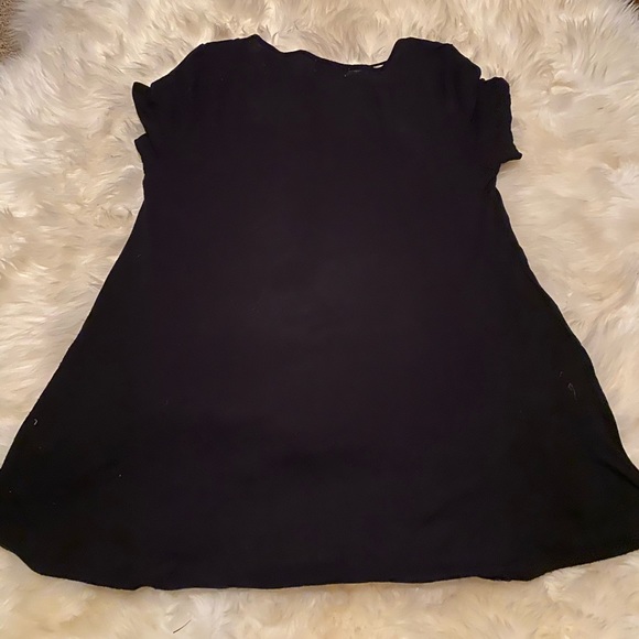 Loose black top - Picture 3 of 3